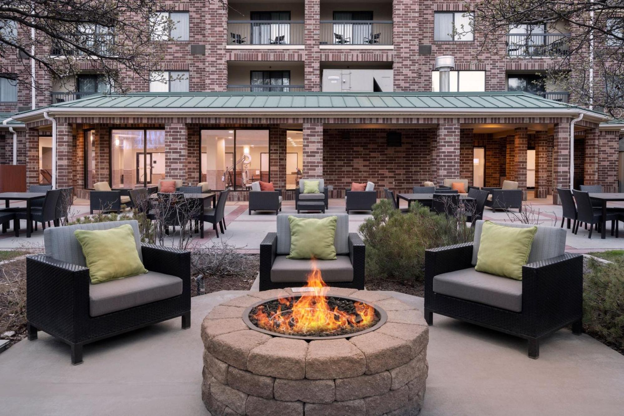 Courtyard Salt Lake City Airport Exterior photo